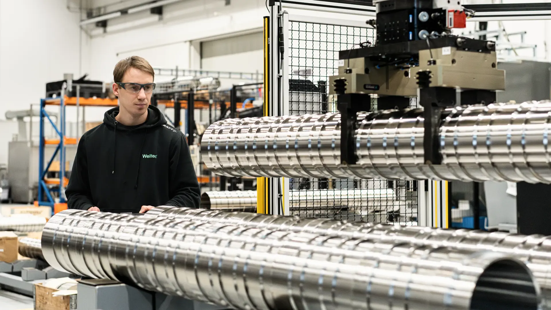 Man with safetyglasses and Welltec Annular Barrier (WAB)